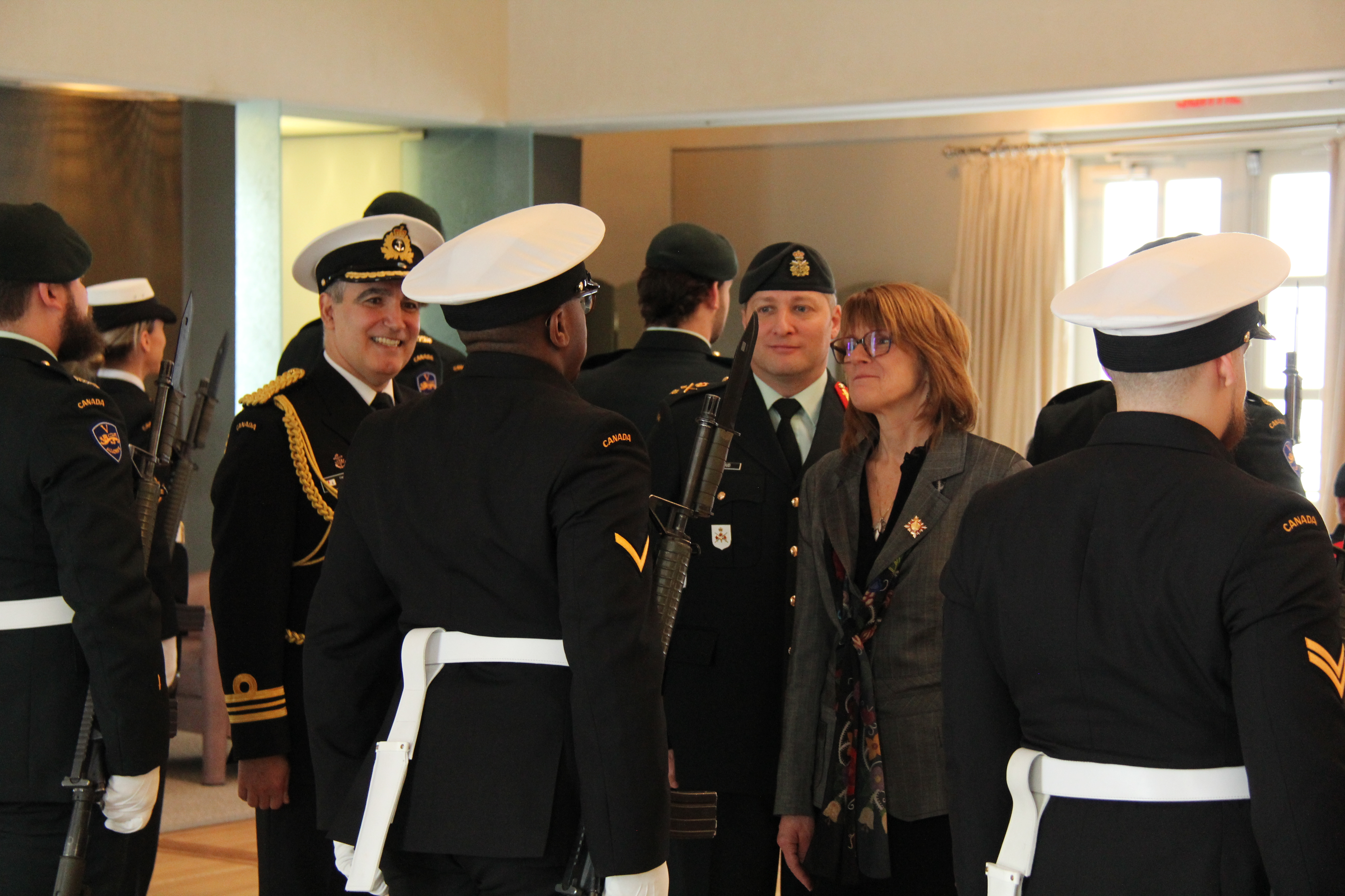 Honneurs militaires à la lieutenante-gouverneure entrante