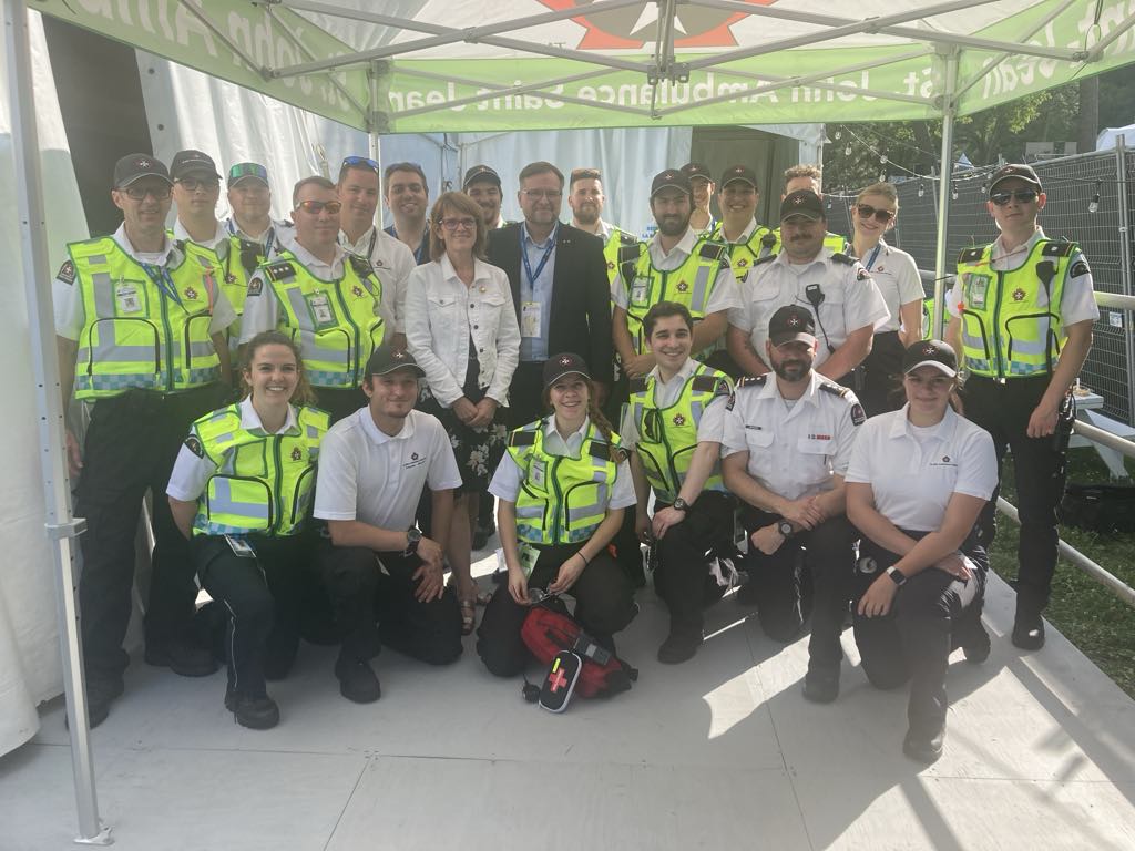 Visite des bénévoles d'Ambulance Saint-Jean au Festival d'été de Québec