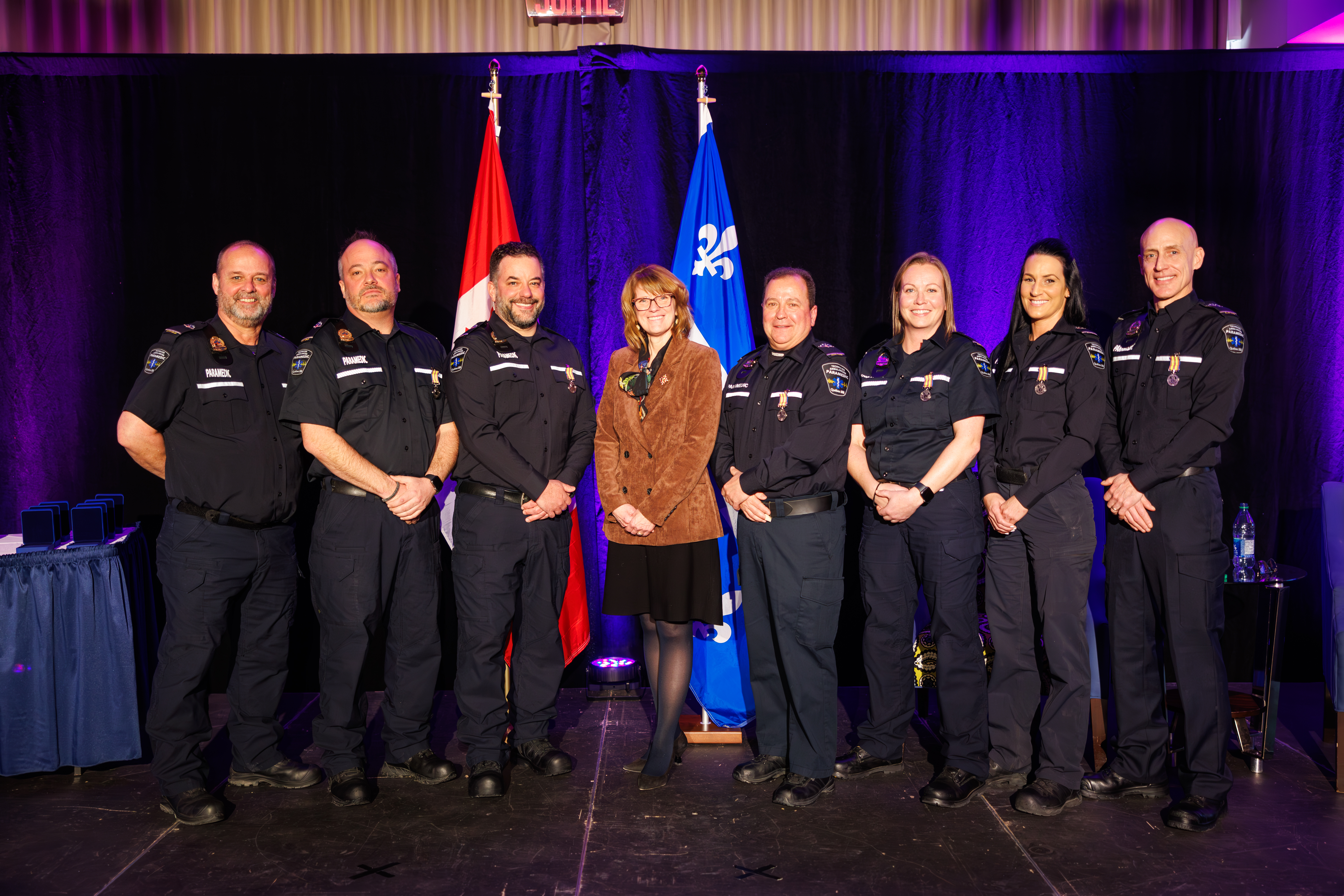 Cérémonie de remise de la Médaille pour services distingés à des membres de la Coopérative des paramédics du Grand-Portage